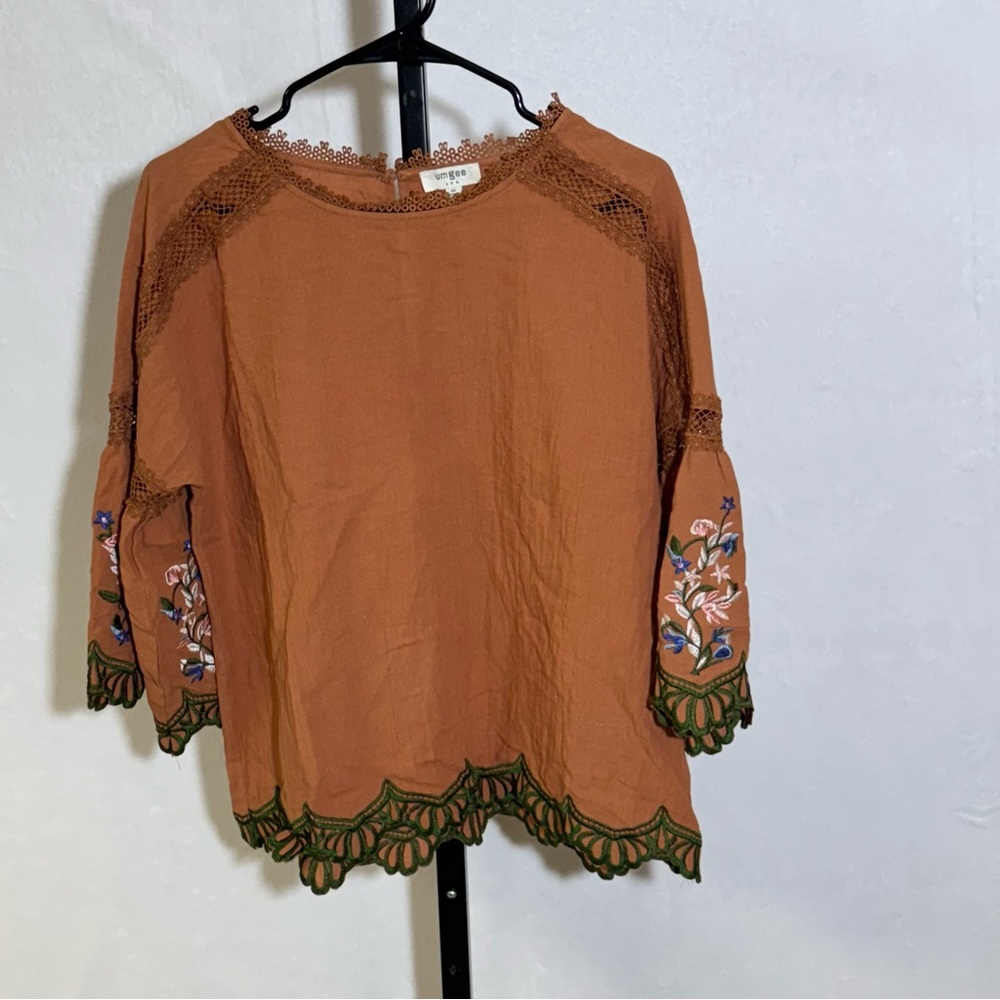 Umgee adorable Burnt Orange Embroidered 3/4 sleeve Crochet-Trim Peasant Top